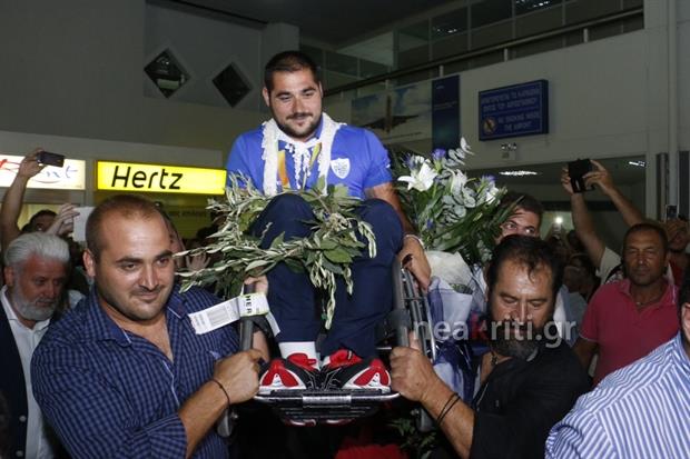 Πάτησε Κρήτη και αποθεώθηκε ο Άτλαντας Μανώλης Στεφανουδάκης!