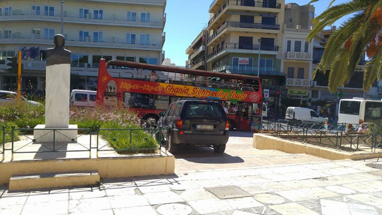 Απίστευτο θράσος από γαϊδουρίστας στο κέντρο των Χανίων (φωτο)