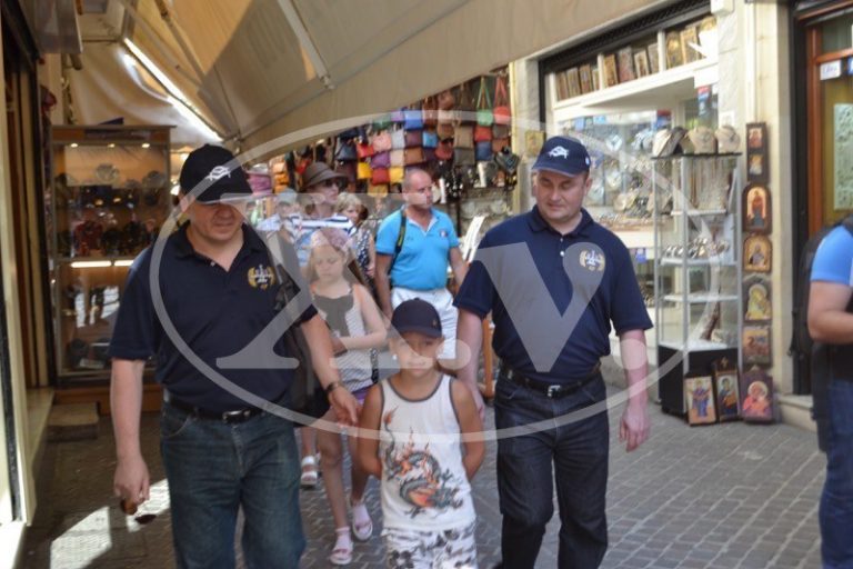 Ρώσοι κοσμοναύτες στην παλιά πόλη των Χανίων (φωτο)