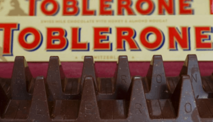 H νέα...χρήση της Toblerone μετά την αλλαγή στο σχήμα της