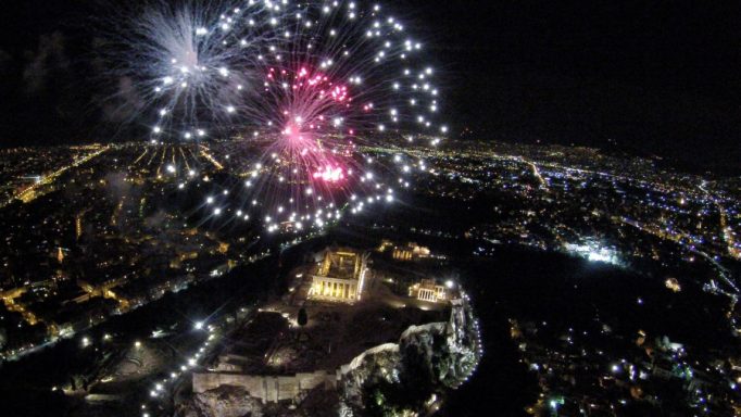 Φεύγει από την ΕΡΤ η πρωτοχρονιάτικη συναυλία και πάει στο Action 24! Θα κοστίσει 922 ευρώ το λεπτό!