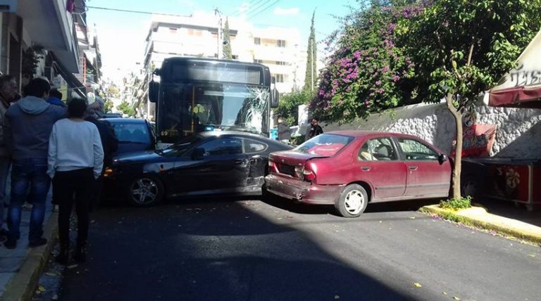 Απίστευτο τροχαίο: Ακυβέρνητο λεωφορείο ακρωτηρίασε ηλικιωμένο