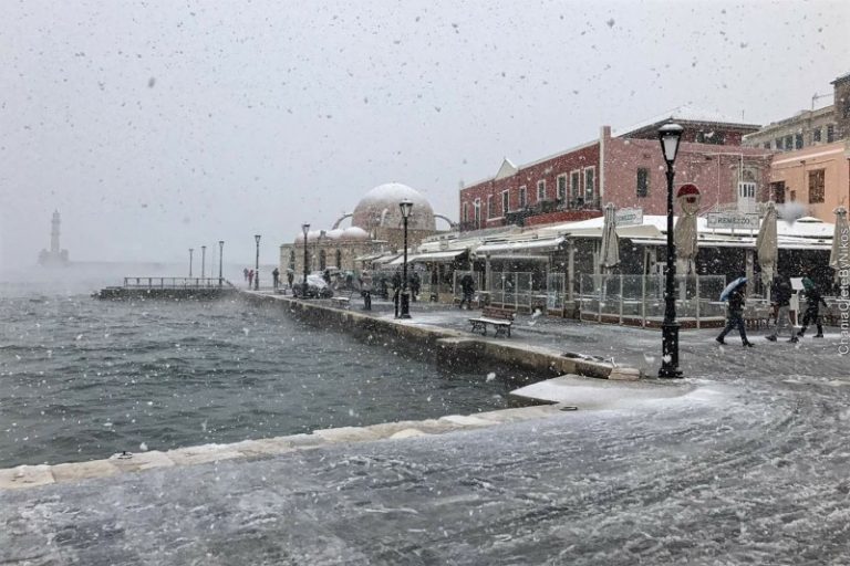 Χιόνια στο κέντρο των Χανίων - Δείτε την χιονισμένη πόλη από ψηλά (video)