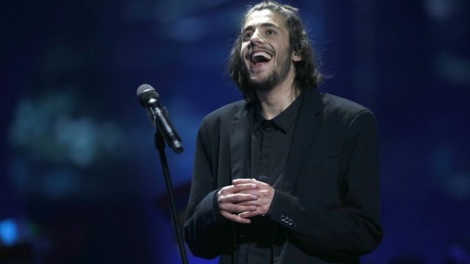 Eurovision 2017: Ποιος είναι ο τραγουδιστής της Πορτογαλίας που νίκησε;