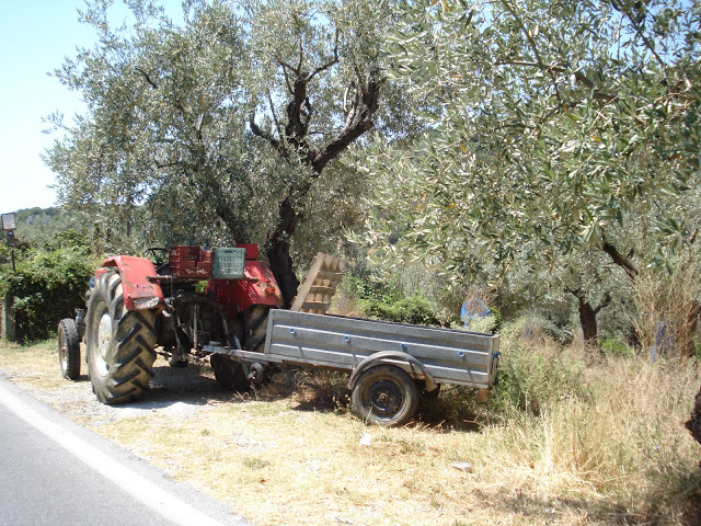 Γιατρός και διασώστες του ΕΚΑΒ σώζουν 63χρονο Χανιώτη που υπέστη ανακοπή στο τιμόνι του τρακτέρ