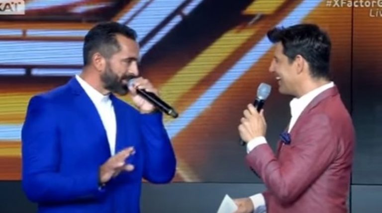 Ο Βο στη σκηνή του X-Factor με κοστούμι (video)