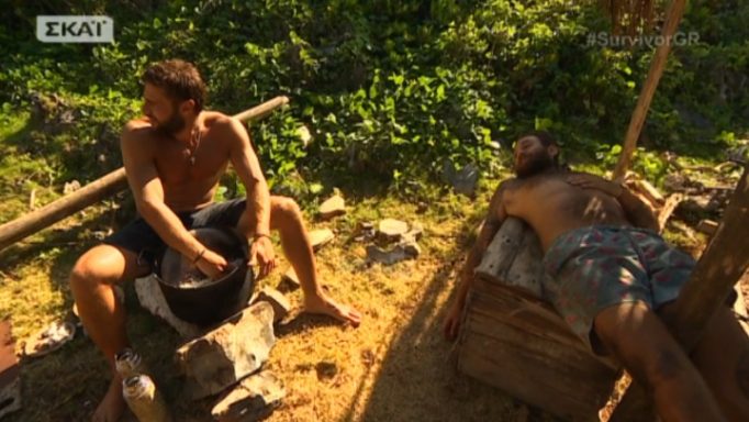 Survivor: Ολόγυμνος ο Γιάννης Σπαλιάρας! Τα… πέταξε όλα στην παραλία!