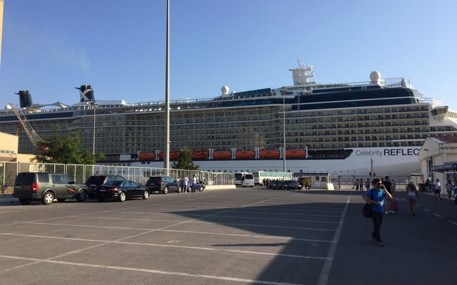 Απίστευτη χλιδή το Celebrity Reflection που έδεσε σήμερα στα Χανιά