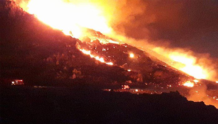 Ολονύκτια μάχη με τις φλόγες στο Σφηνάρι Κισάμου