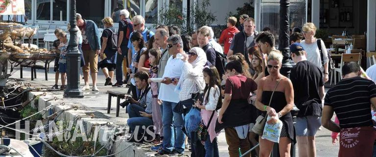 Τι τράβηξε τα βλέμματα δεκάδων επισκεπτών στον παλιό λιμάνι των Χανίων