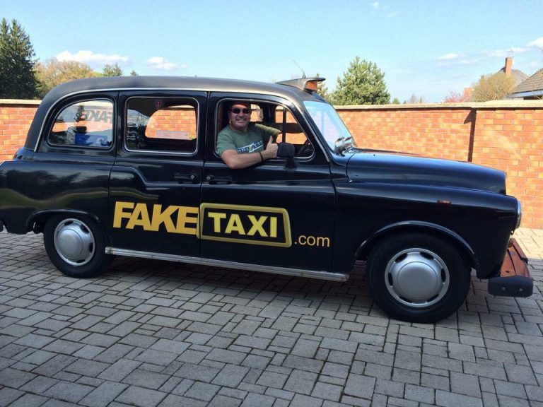 Fake Taxi: To... ροζ ταξί των οργίων που κυκλοφορεί στην Αθήνα