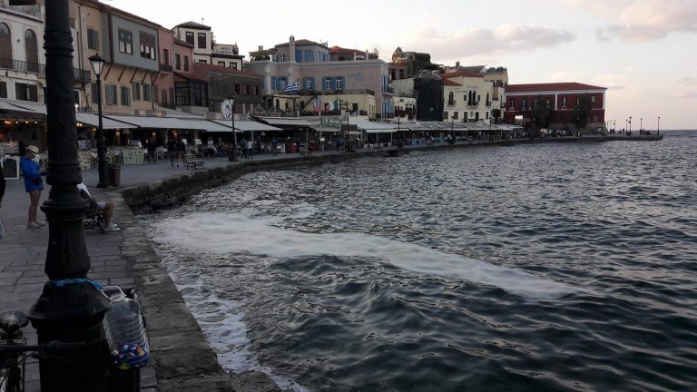 Δυσοσμία, Αφροί Και Αρουραίοι Που Επιπλέουν Στο Ενετικό Λιμάνι!