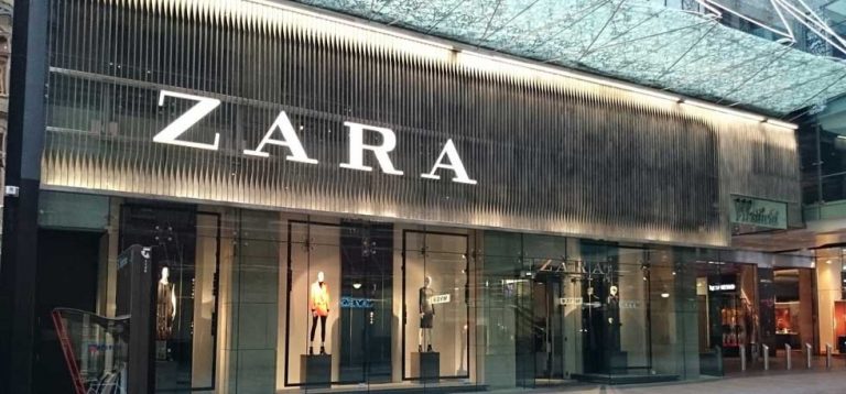 «Ματωμένα» μηνύματα στις τσέπες ρούχων του Zara