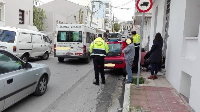 Τροχαίο ατύχημα σε επικίνδυνη διασταύρωση στα Χανιά (φώτο)