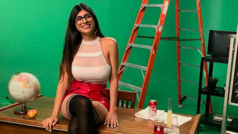 Η Mia Khalifa δίνει τις απαντήσεις που ψάχνουν όλοι οι άνδρες