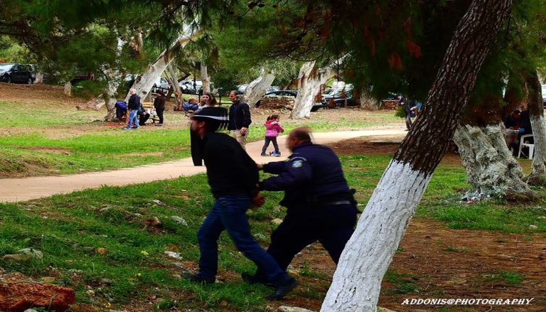 Τι συνέβη στους Αγίους Αποστόλους; Πέρασαν χειροπέδες σε αλλοδαπό και λίγο αργότερα τον άφησαν ελεύθερο