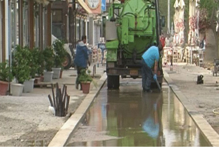 Χανιά: Πλημμύρισε αγωγός αποχέτευσης, γέμισε (ξανά) λύματα η Νέα Χώρα (video)