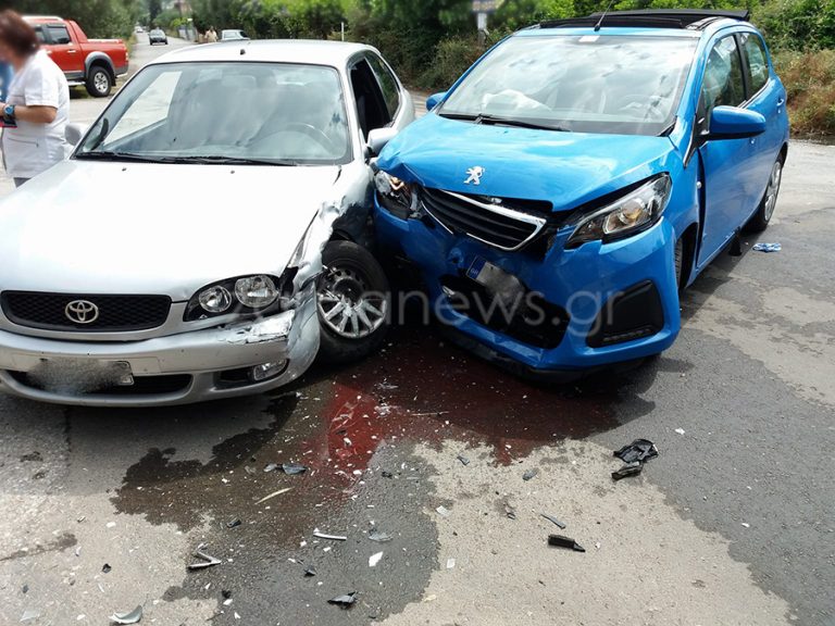 Χανιά: Σφοδρή σύγκρουση αυτοκινήτων στον παράλληλο της Εθνικής οδού