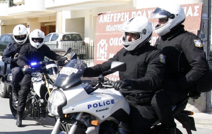 Χανιά: Δεν πρόλαβε να κλέψει το κινητό και τον… «τσίμπησαν»