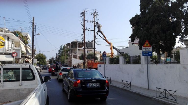 Τα συνεργία της ΔΕΔΔΗΕ εργάζονται πυρετωδώς για να εκτελέσουν απαραίτητες και προγραμματισμένες τεχνικές εργασίες στο δίκτυο της ΔΕΗ.