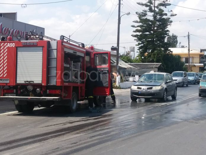 Συναγερμός στην Πυροσβεστική στα Χανιά Τυλίχθηκε στις φλόγες αυτοκίνητο εν κινήσει