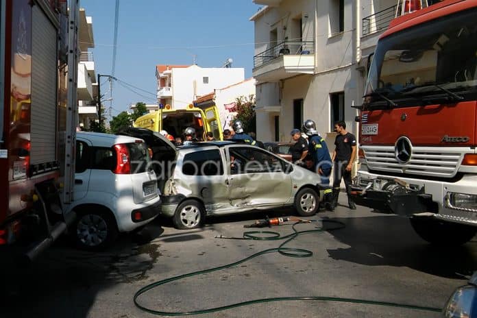 Γερό τροχαίο στο κέντρο των Χανίων Εγκλωβίστηκε στο αυτοκίνητο της η οδηγός (Photos)