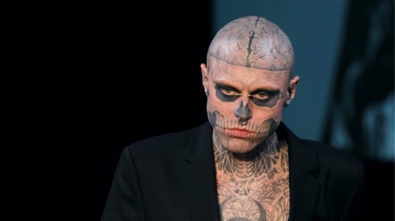 Νεκρό το διάσημο μοντέλο «Zombie Boy» με τα δεκάδες τατουάζ που τον έκαναν να μοιάζει με σκελετό