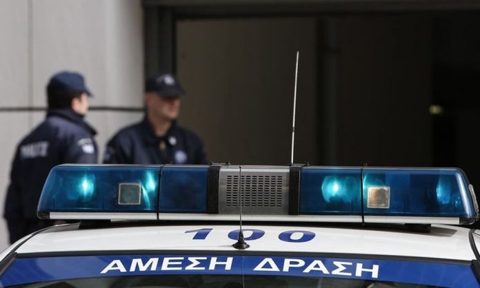 Απίστευτο περιστατικό: Περιέλουσε τη γυναίκα του με βενζίνη, απειλώντας να την κάψει στη μέση του δρόμου