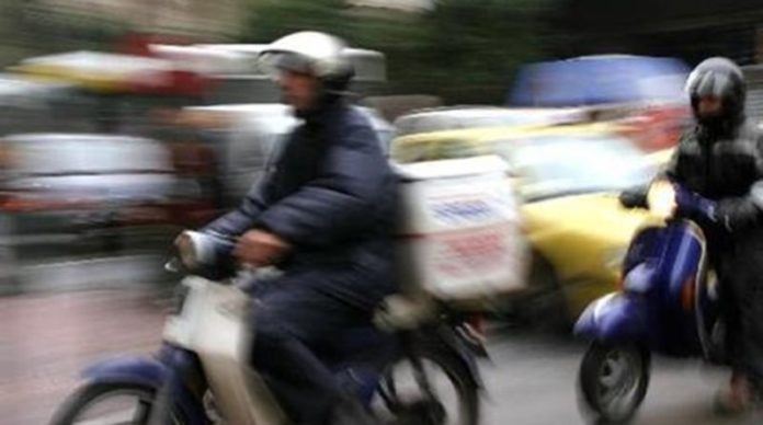 Εργοδότης σάπισε στο ξύλο ντελιβερά με σιδερογροθιά (Photo)