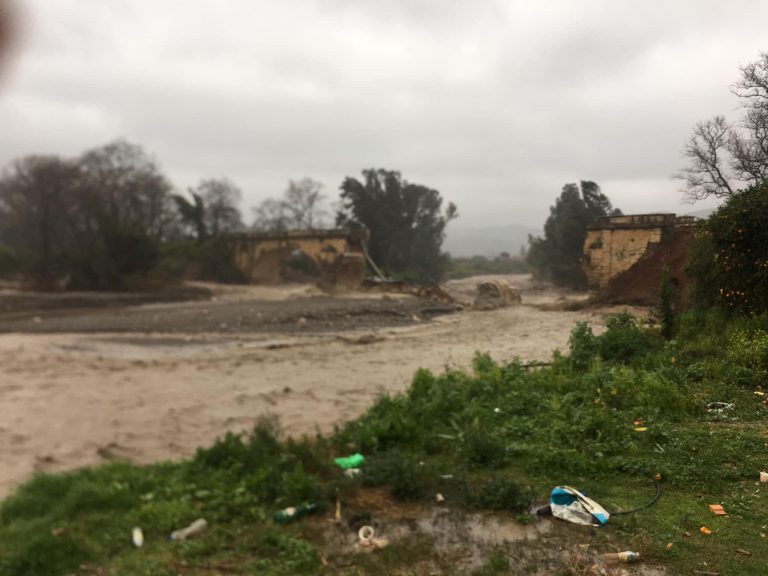 Χανιά: Κατέρρευσε η γέφυρα του Κερίτη (βίντεο)