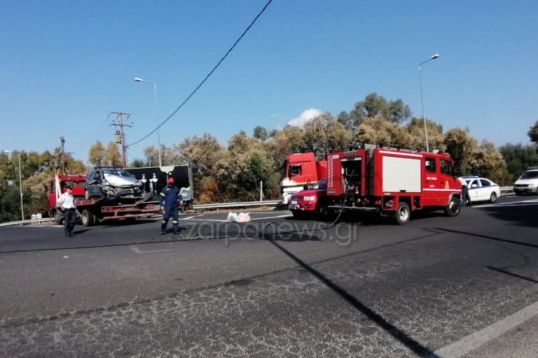 Χανιά: Σύγκρουση δύο αυτοκινήτων στην Εθνική οδό - Ένας άτομο στο νοσοκομείο (φωτο)