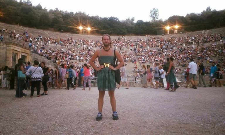 Τζέισον Αντιγόνη: Ζητά από τον πρωθυπουργό να κατοχυρώσει τον γκέι γάμο