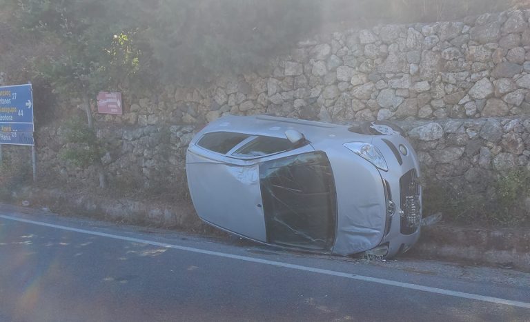 Χανιά: Απίστευτο τροχαίο με ΙΧ να βρίσκετε ντελαπαρισμένο (φωτο)