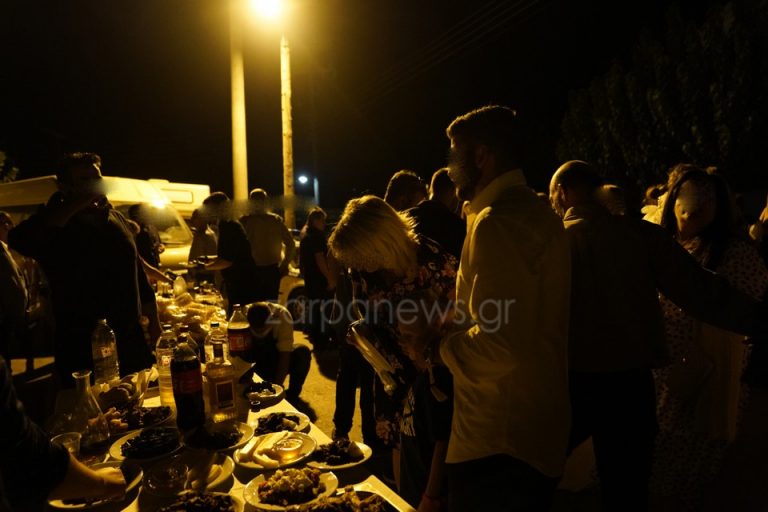 Χανιά: Το γλέντι του γάμου έγινε… στο δρόμο (video)