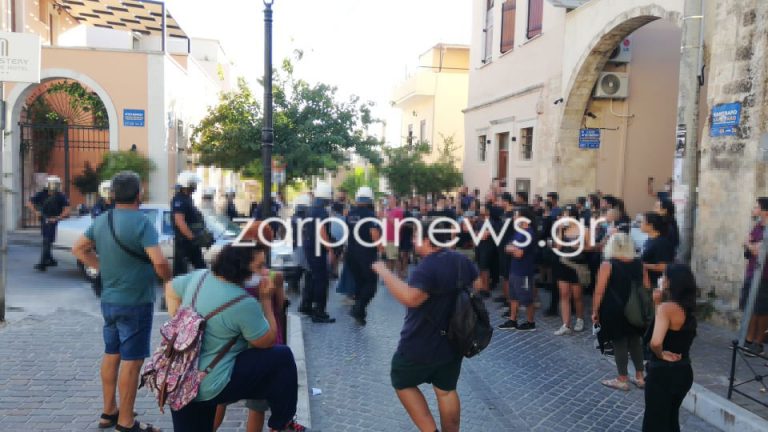 Χανιά: Καζάνι που βράζει η πόλη - Συγκέντρωση και επεισόδια (φωτο + video)