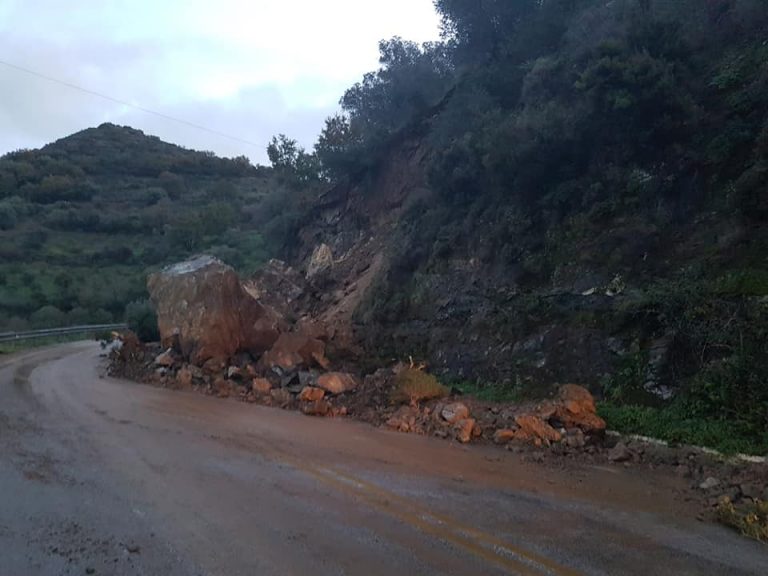 Προσοχή! Μεγάλη κατολίσθηση στην επαρχιακή οδό Χανίων - Παλαιόχωρας (φωτο)