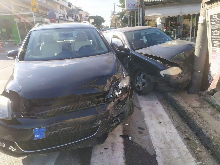 Χανιά: Σφοδρή σύγκρουση σε διασταύρωση καρμανιόλα (φωτο)