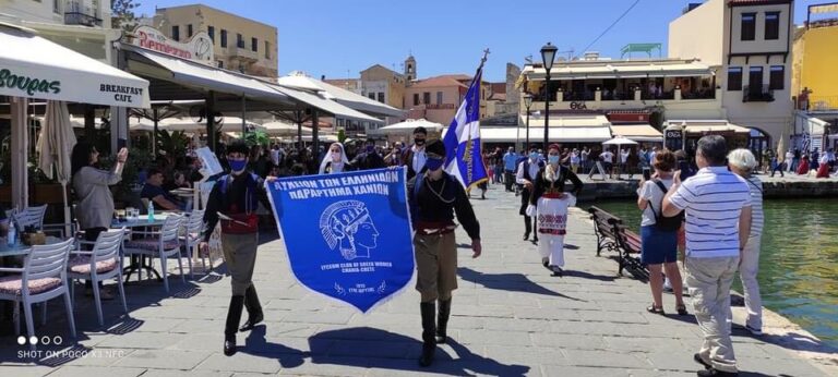 Χανιά: Εντυπωσιακή παρέλαση στο Ενετικό λιμάνι για τα 80 χρόνια από τη Μάχη της Κρήτης (φωτο)