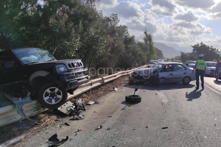 Χανιά: Σφοδρή σύγκρουση δυο ΙΧ στην εθνική - Τέσσερα άτομα στο νοσοκομείο (φωτο)