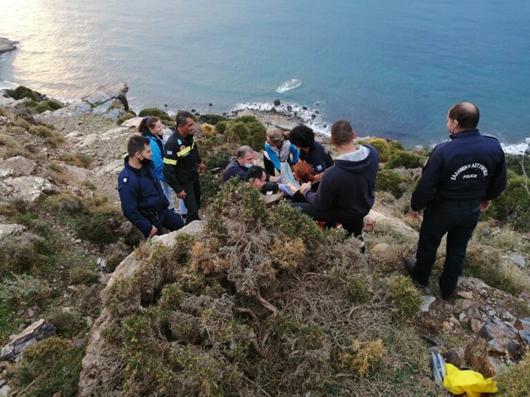 Χανιά: Στο νοσοκομείο τουρίστρια μετά από πτώση στα Ραβδούχα - Πυροσβεστική στο σημείο για την διάσωσή της (φωτο)