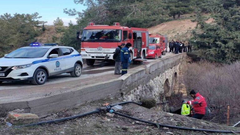 Tραγωδία - Δύο 18χρονοι νεκροί σε τροχαίο (φωτο)