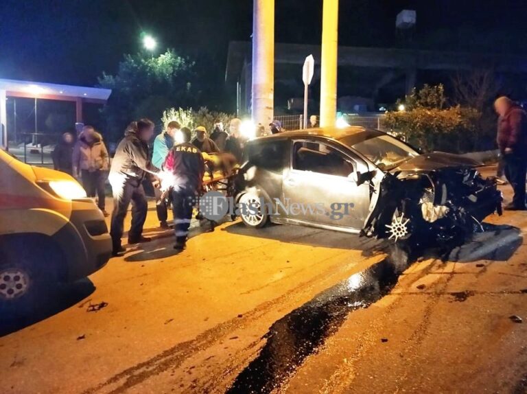 Χανιά: Σφοδρή σύγκρουση δύο αυτοκινήτων - Ένας άντρας διεκομίσθη διασωληνωμένος στο Νοσοκομείο (φωτο)