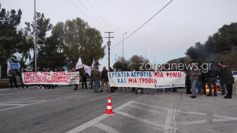 Χανιά: Συνεχίζουν τις κινητοποιήσεις τους οι αγρότες - Έκλεισαν τον δρόμο στα Μεγάλα Χωράφια (φωτο)