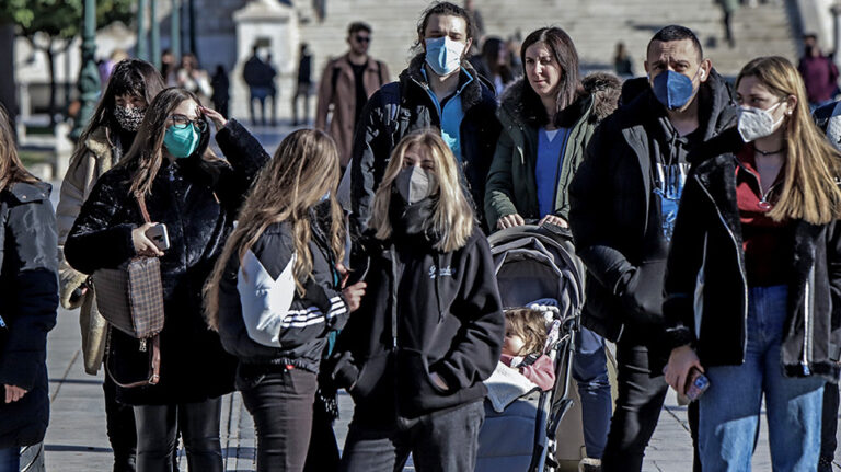 Είναι επίσημο: Τέλος από το Σάββατο η χρήση μάσκας σε εξωτερικούς χώρους