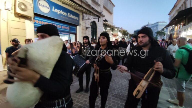 Χανιά: Σείστηκε στους ρυθμούς της ποντιακής λύρας η παλιά πόλη (video - φωτο)