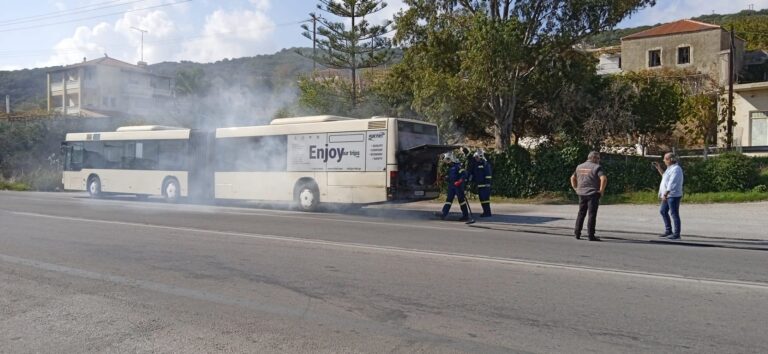 Χανιά: Φωτιά σε λεωφορείο - Συναγερμός στην πυροσβεστική (φωτο)