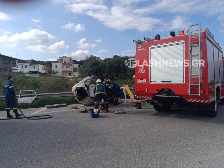 Χανιά: Σφοδρό τροχαίο στην Εθνική Οδό – Εγκλωβίστηκε ο οδηγός στο όχημα (φωτο – video)