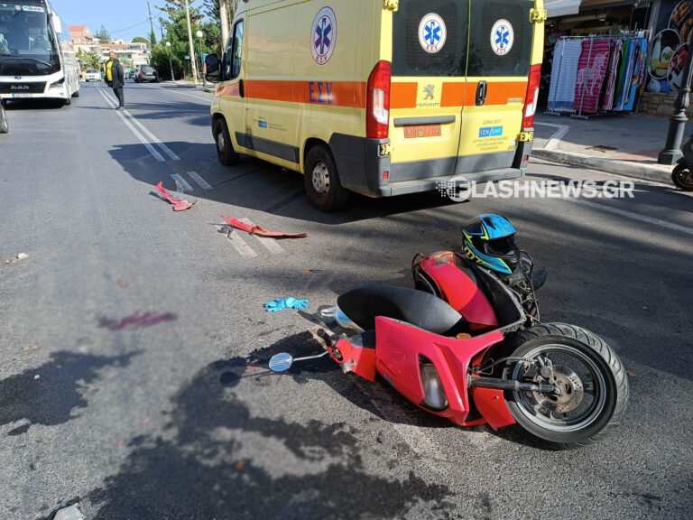 Χανιά: Σοβαρό τροχαίο στην Αγία Μαρίνα – Στο νοσοκομείο μια οδηγός μηχανής (φωτο)