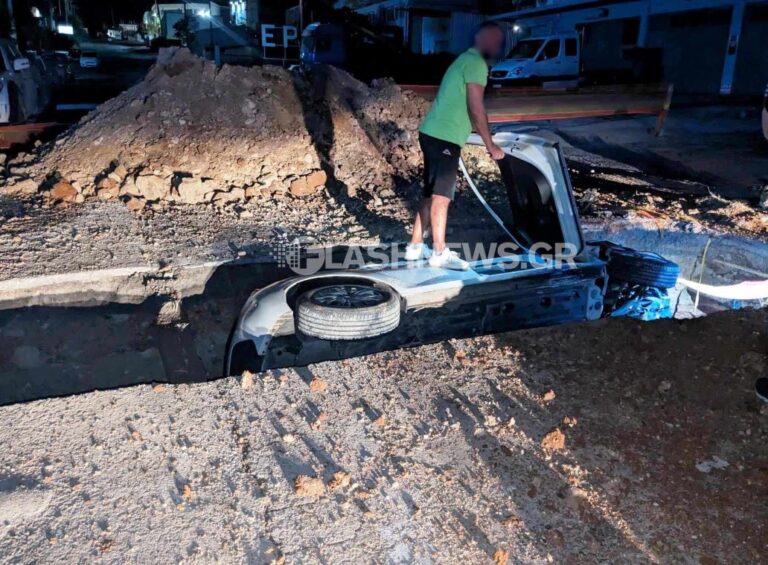 Απίστευτο τροχαίο στην Κρήτη: Αυτοκίνητο βυθίστηκε σε χαντάκι έργων (φωτο)