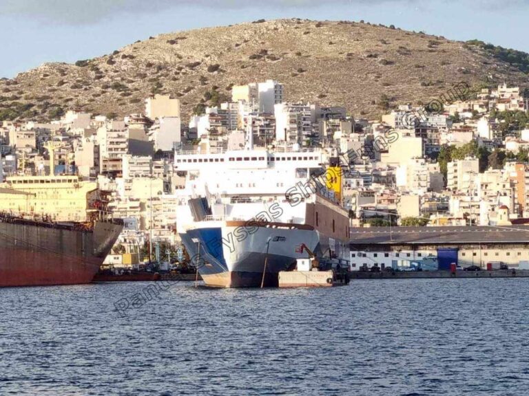 Στα χρώματα της ΑΝΕΚ βάφονται τα «Blue Galaxy» και «Blue Horizon»